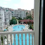 Bravo 5 Sunny Apartment